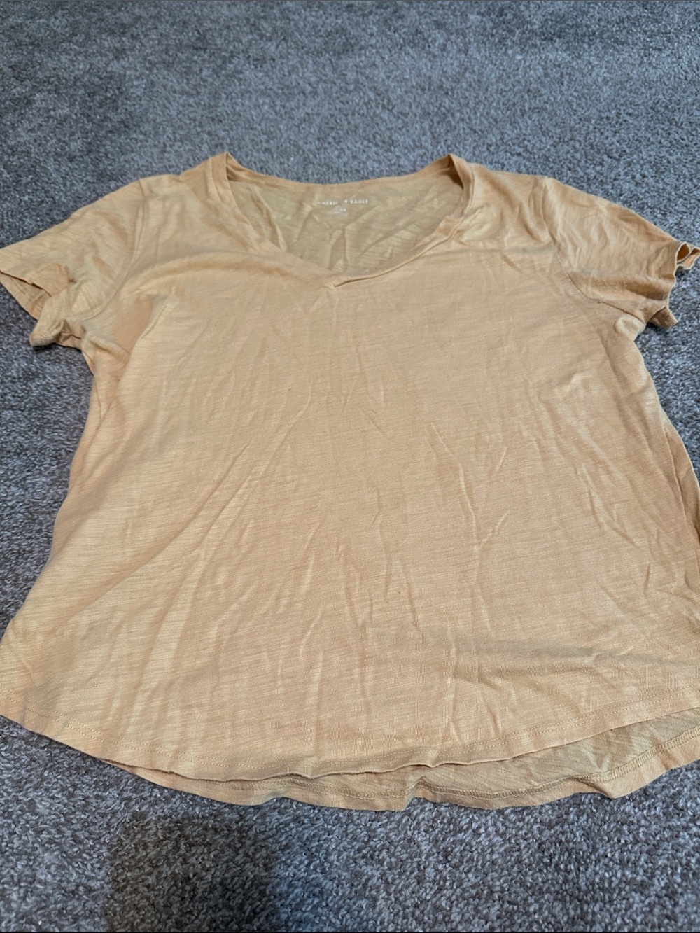 American Eagle Outfitters Light Tan V-Neck Short Sleeve Tee